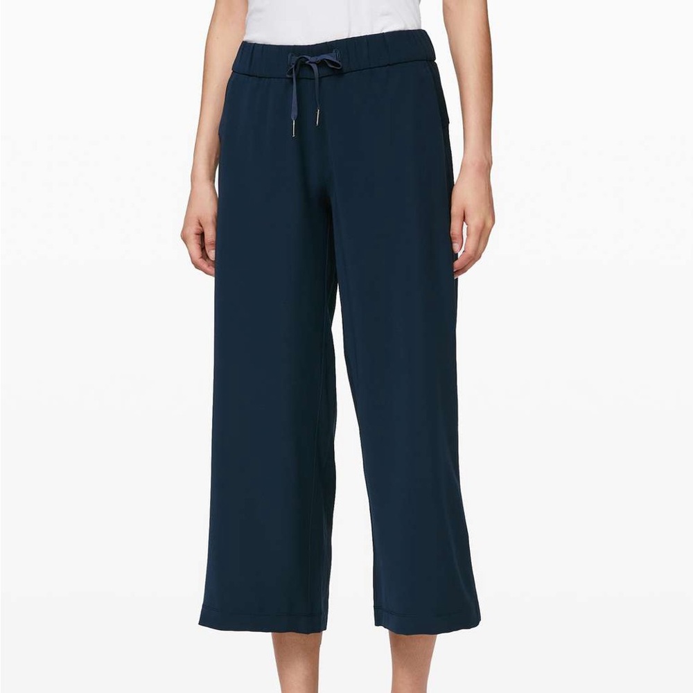 Lululemon Navy Cropped On the Fly Pants